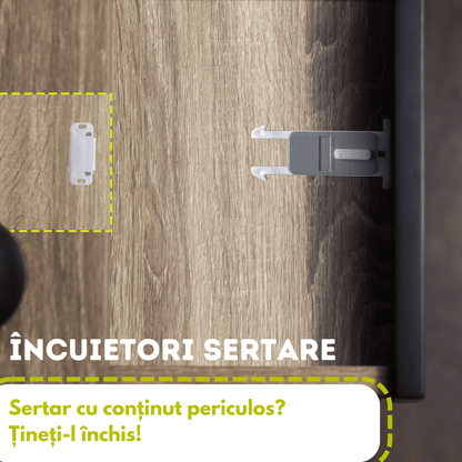 Imaginea prezintă o încuietoare pentru sertare, utilizată pentru a bloca accesul la sertarele care conțin obiecte periculoase. Este o soluție de siguranță ideală pentru a proteja copiii de potențiale accidente. Mesajul sugerează să păstrați sertarele periculoase închise.